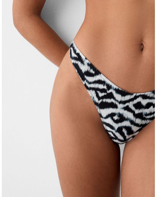 Bershka White – bikinihose mit v-förmiger vorderseite und zebramuster, kombiteil
