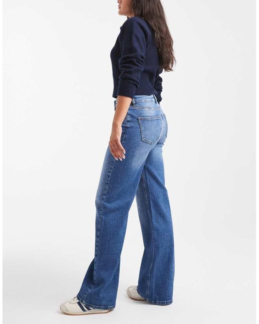 Silke di Pieces in Blue