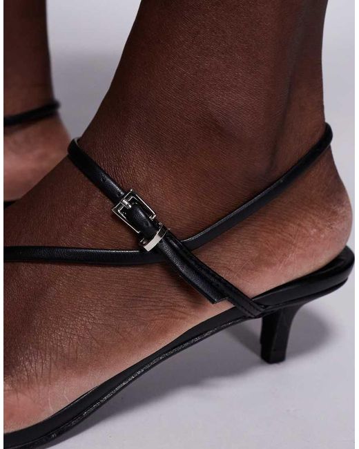 Sandalias Negras Con Diseño Minimalista De Tiras Glint De Public Desire de color Brown