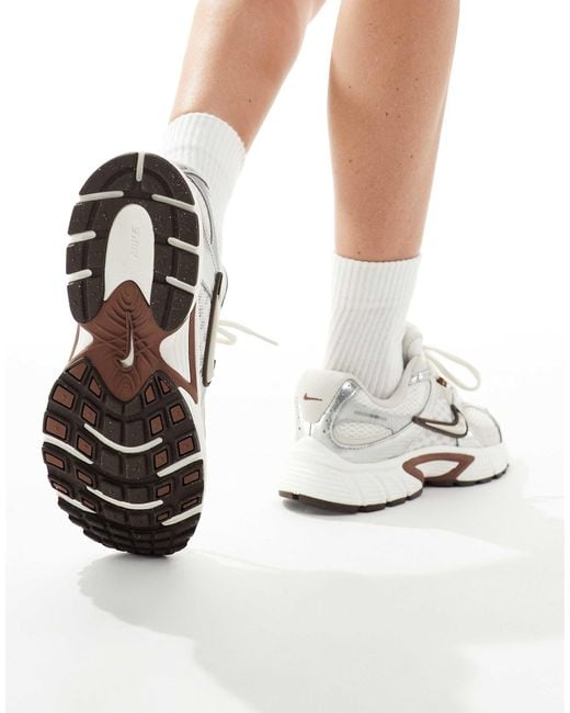 Nike White V5 Rnr Sneakers
