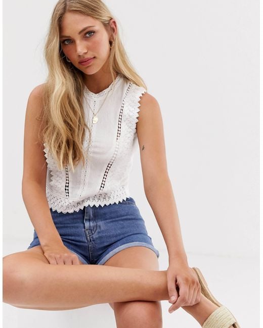 Blusa blanca sin mangas con detalle Stradivarius de color Blanco