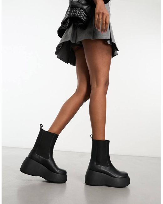 Botines Negros Con Plataforma De Monki de color Black