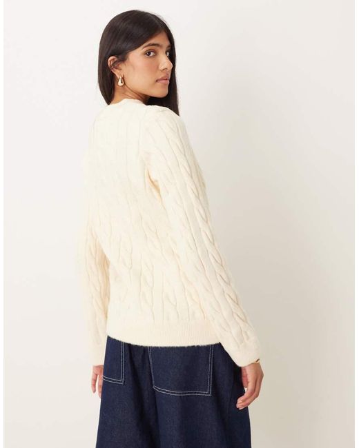 Maglione Lavorato A Trecce Écru Con Scollo A V Alto di ASOS in Blue