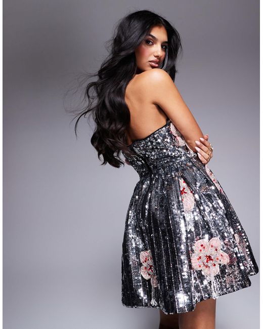 Robe bandeau courte à sequins ornée ASOS en coloris Metallic