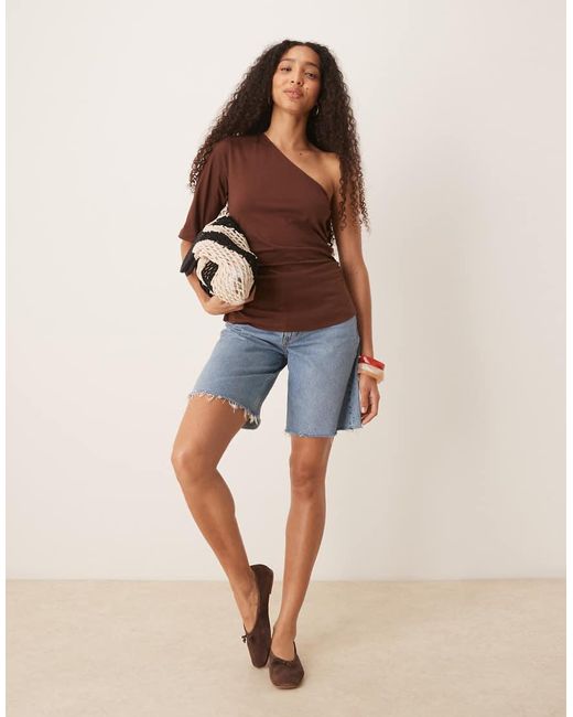 ASOS Asymmetrisch T-Shirt Met Ingenomen Taille in het Red