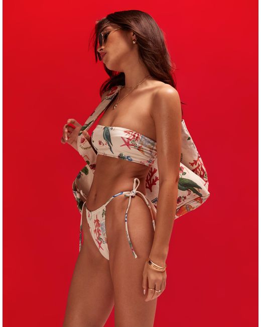Slip bikini con stampa stile cartolina e allacciatura laterale di ASOS in Red