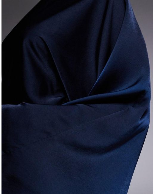 Mono Largo De Corte Al Bies Con Mangas Murciélago Y Cintura Entallada De Satén De ASOS de color Blue