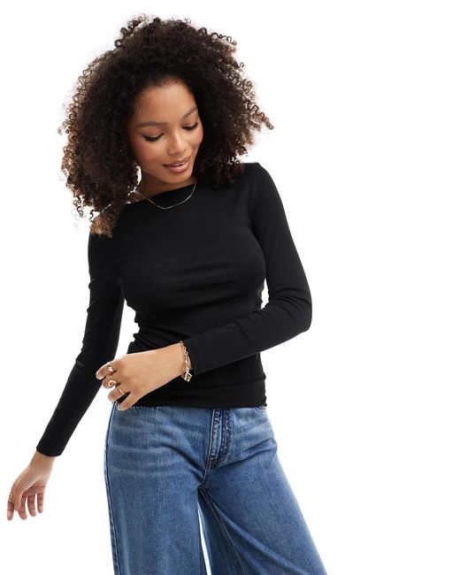 Top froncé à encolure bateau Stradivarius en coloris Blue