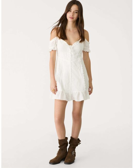 Stradivarius Natural – kurzes, fließendes kleid