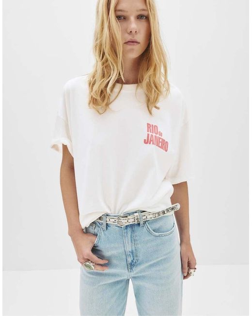 T-Shirt Bianca Con Stampa Rio De Janeiro di Pull&Bear in White
