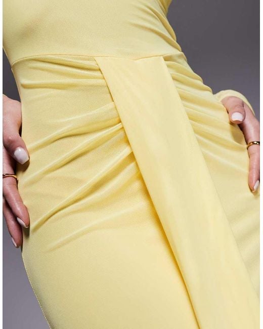 ASOS Maxi Jurk Van Mesh Met Lange Mouwen, Rechte Hals En Open Achterkant in het Yellow