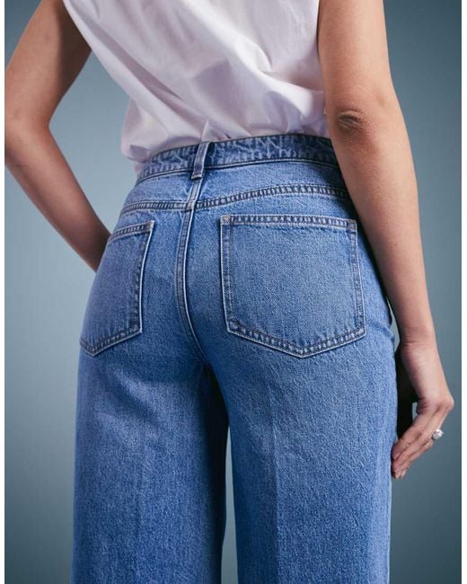 Jeans A Vita Alta Con Fondo Ampio Medio Con Tasche Sul Davanti di ASOS in Blue