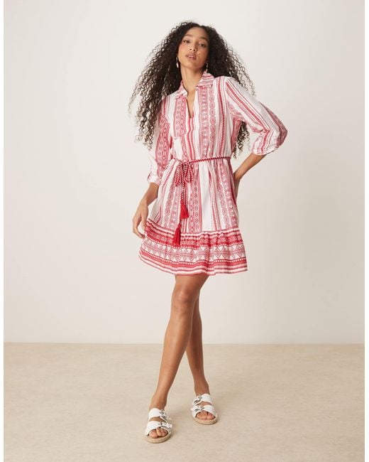 Jdy Red – gemustertes minikleid mit bindegürtel