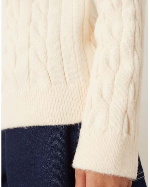 Maglione Lavorato A Trecce Écru Con Scollo A V Alto di ASOS in Blue