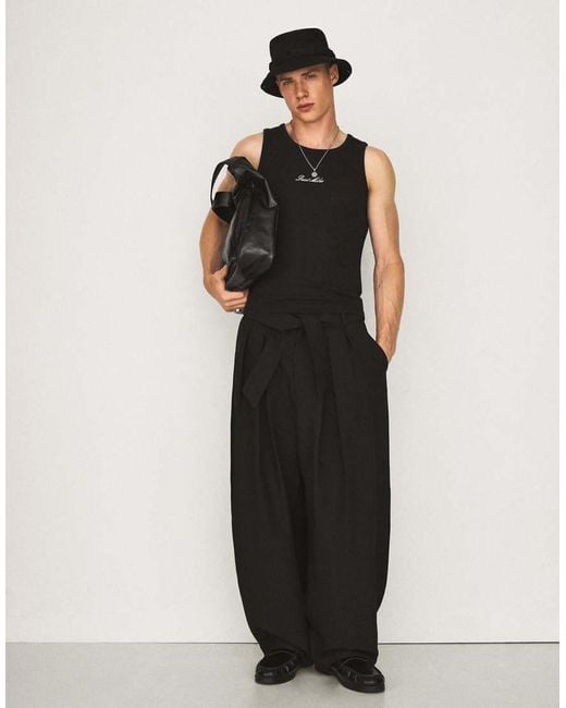 Bershka Black Barrel-Leg Trousers With Darts And Belt for men