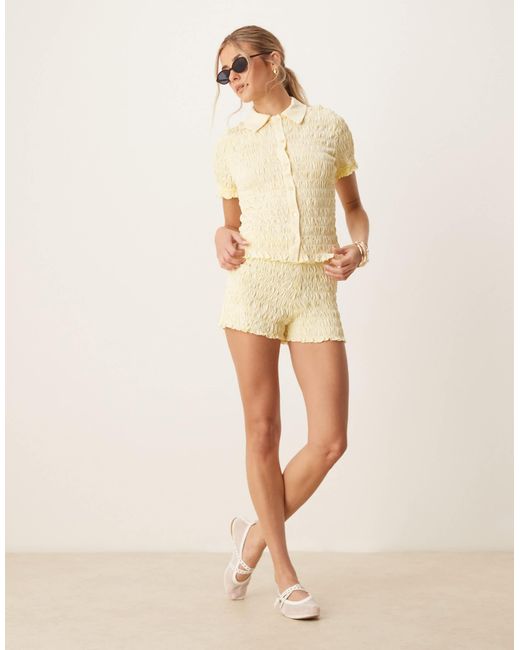 Mini-short d'ensemble à détail froncé - crème délavé ASOS en coloris Natural