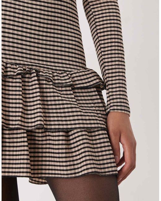 Vestito A Maniche Lunghe Marrone A Quadretti Testurizzato Con Scollo Squadrato di Collusion in Brown