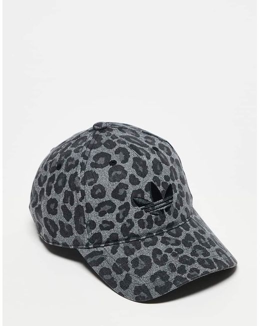 Cappello Con Visiera Leopardato Carbone Nero di Adidas Originals in Gray