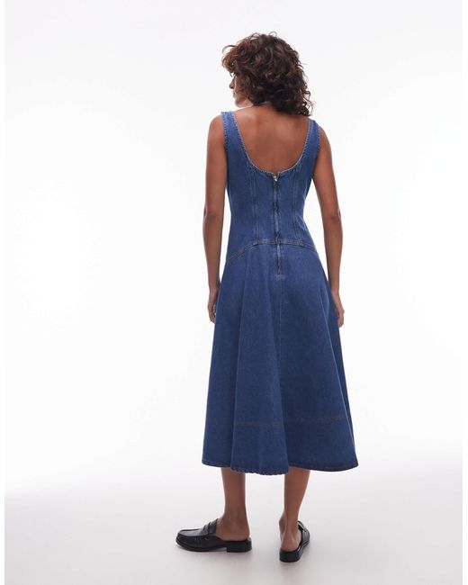 Robe mi-longue à bretelles en jean délavé avec taille basse et jupe cercle TOPSHOP en coloris Blue