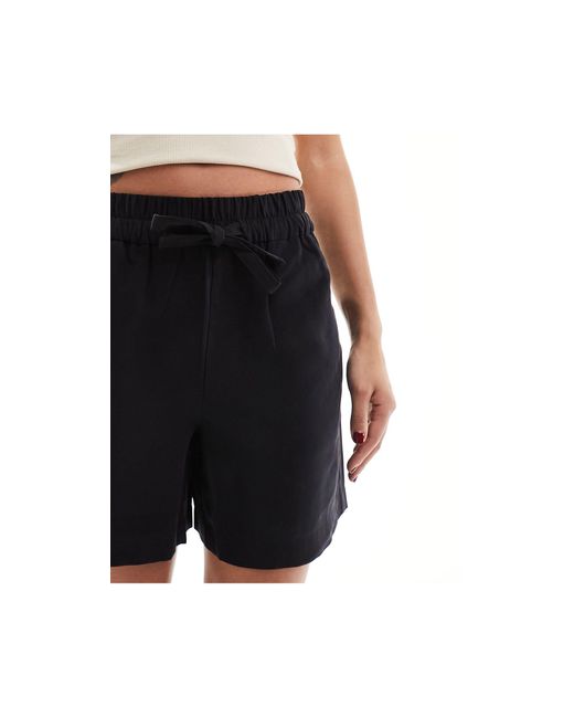 Pantalones cortos s holgados con lazada en la cintura Vero Moda de color Black