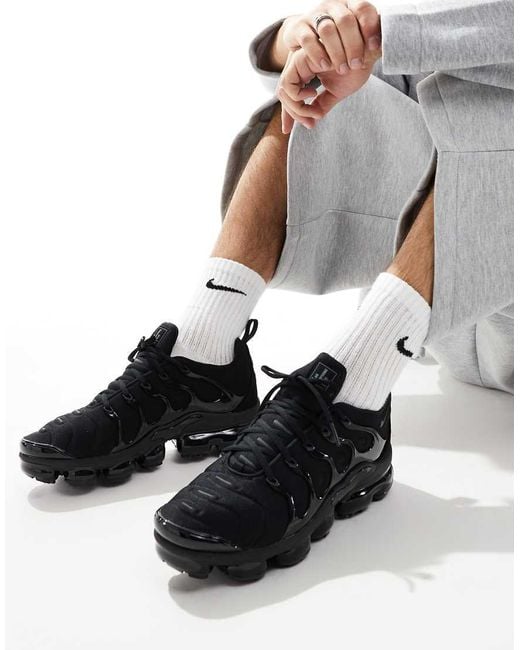 black vapormax for men