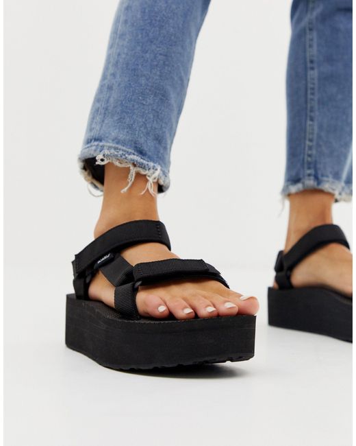 Teva Suède Universal - Sandalen Met Dikke Plateauzool in het Zwart - Lyst