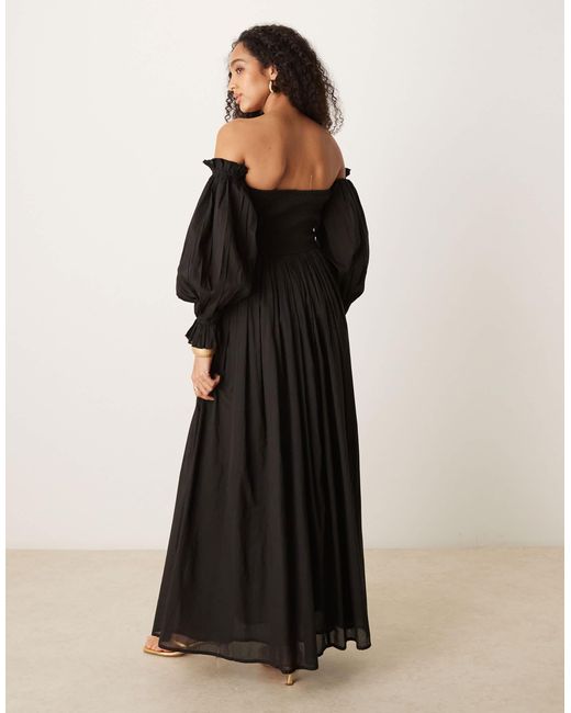 Robe longue en coton avec manches bouffantes et encolure bardot LACE & BEADS en coloris Black