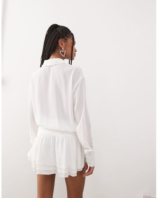 Vestido Camisero Corto Con Botones Delanteros, Cintura Entallada Y Volante En La Falda Girls De Lioness de color White