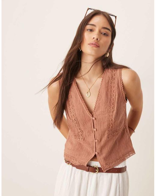 Chaleco Con Ribete De Encaje De ASOS de color Natural