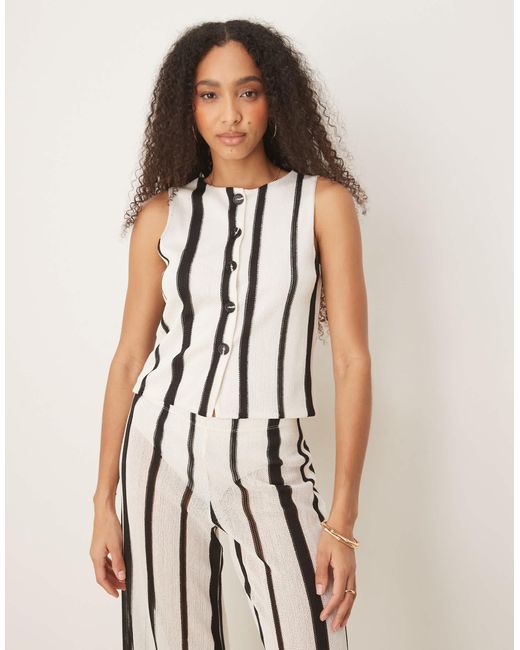 ASOS White – leicht durchscheinendes, schwarz-weiß gestreiftes westen-top mit häkel-strukturmuster, kombiteil