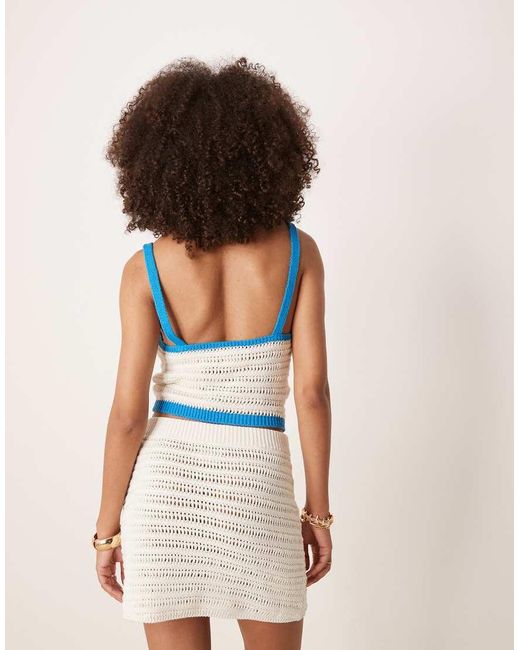 Crop Top All'Uncinetto Con Applicazioni A Forma Di Stelle Marine di ASOS in White