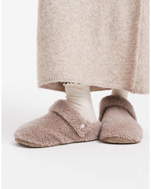 CROCSTM Natural Unisex Cozzzy Fleece Slipper