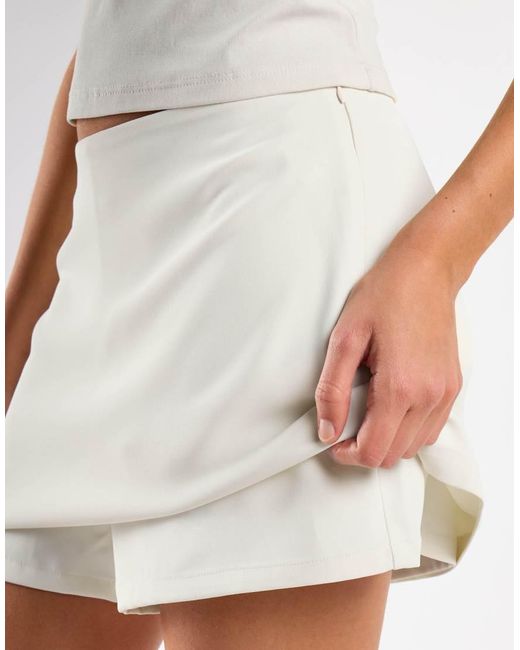 NARRATED White Mini Skorts