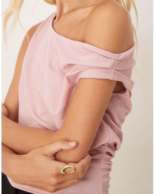 Top Monospalla Drappeggiato Effetto Lino di ASOS in Pink