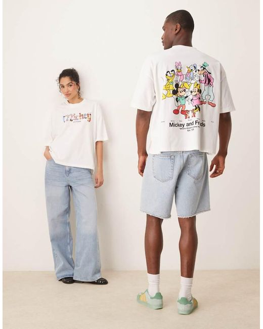 Camiseta Blanca De Corte Cuadrado Extragrande Con Estampados De Mickey Mouse Y Sus Amigos De Disney De ASOS de color Natural