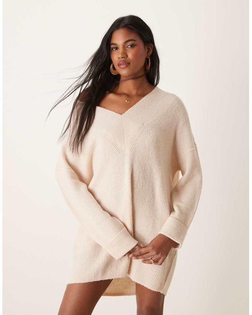 Vestito Corto Extra Largo Color Crema Con Scollo A V di Miss Selfridge in Natural