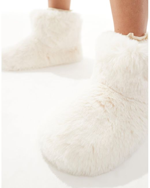Chaussons style bottines confortables en fausse fourrure - crème Loungeable en coloris White