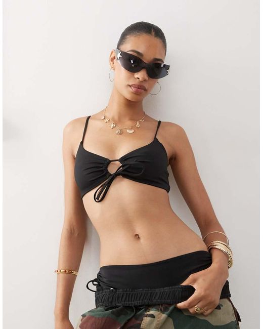 Weekday Bikinitopje Met Uitsnijding in het Natural