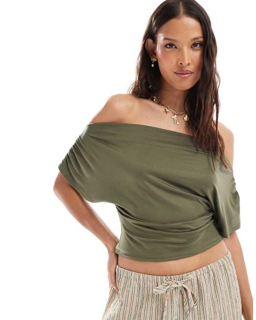 Top Kaki Con Spalle Scoperte di Miss Selfridge in Green