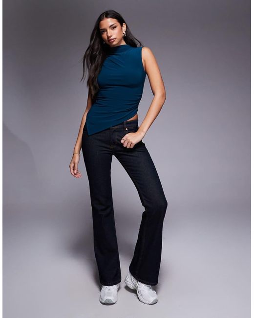 ASOS Geplooide Top Van Gladde Stof Met Hoge Hals En Asymmetrische Zoom in het Blue