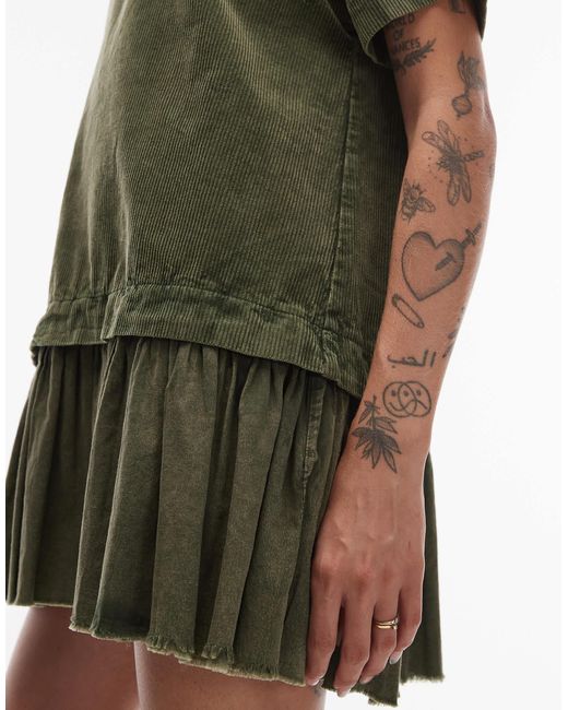 ASOS Green – kurzes hybrid-t-shirt-kleid aus cord