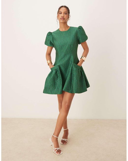 Dream - trillium - robe courte en jacquard Sister Jane en coloris Green