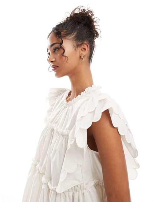 Top Blanco Hueso De Corte Trapecio De Object de color White