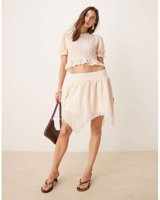 ASOS Natural – cremeer minirock im strukturdesign mit rüschen und zipfelsaum, kombiteil