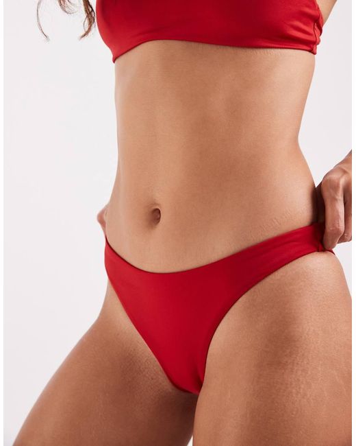 Nike di Nike in Red
