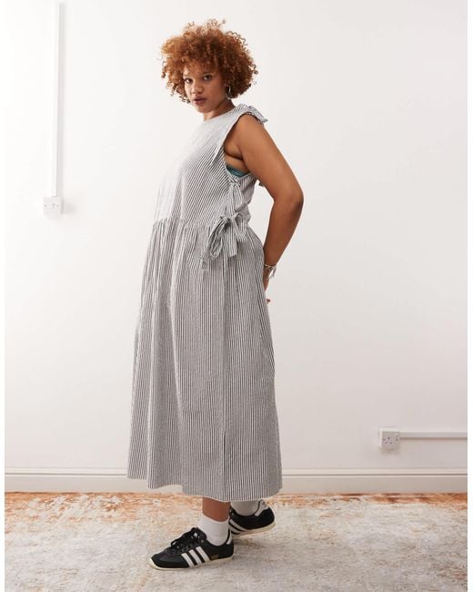 Collusion Gray Plus – gestreiftes midikleid