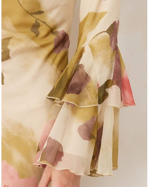 Vestido Largo De Corte Al Bies Con Estampado Y Volantes Asimétricos En El Bajo De ASOS de color Brown