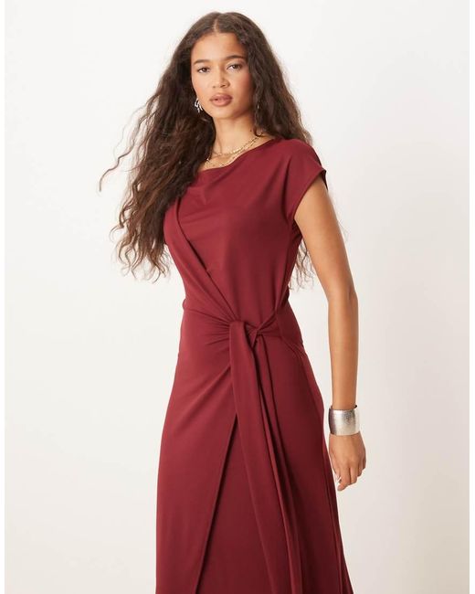 Vestito Lungo A Portafoglio Bordeaux Con Maniche Ad Aletta Allacciato Sul Davanti di ASOS in Red