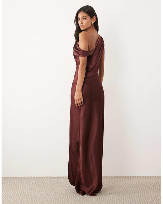 JW PEI Exclusieve Satijnen Gedrapeerde Maxi Jurk Met Één Schouder En Asymmetrische Zoom in het Brown