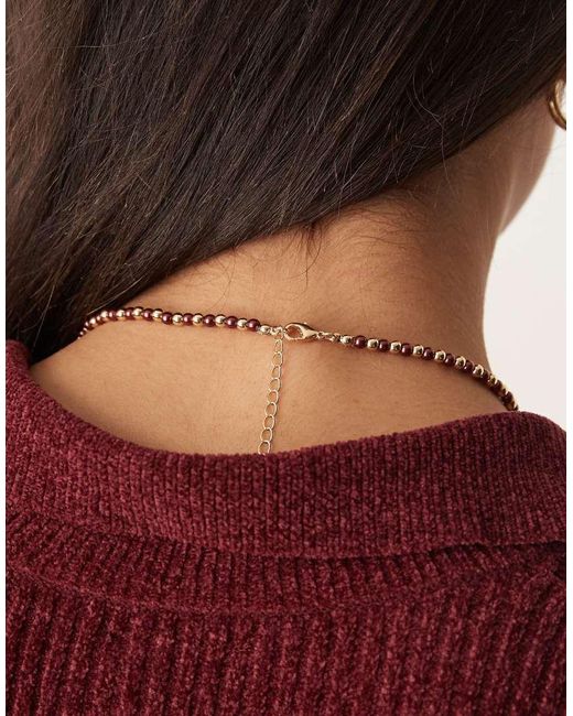 Collana Rossa Con Perline Sintetiche E Ciondolo A Forma Di Pesciolino di ASOS in Red